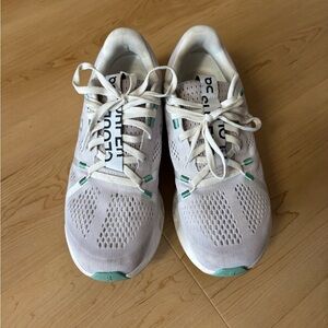Women’s on cloud runners